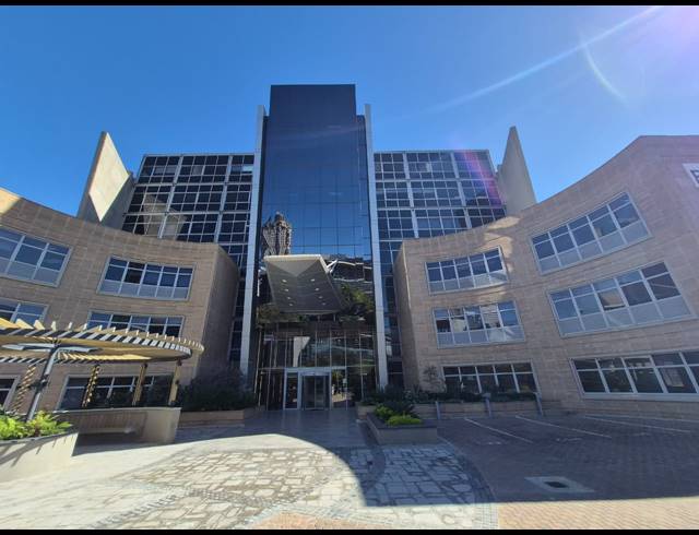 100M² OFFICE TO LET IN SANDTON CENTRAL